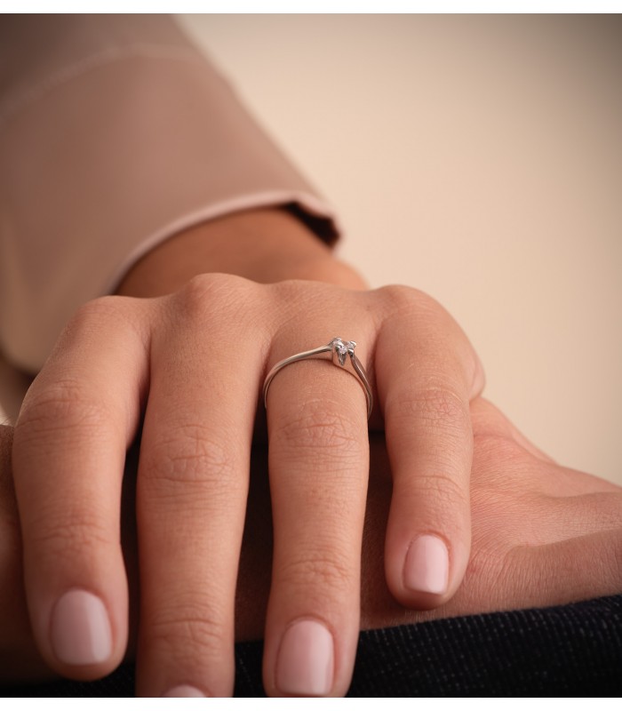 Anello Solitario Salonia Oro bianco 18 Kt, zircone incastonato a 4 griffe
