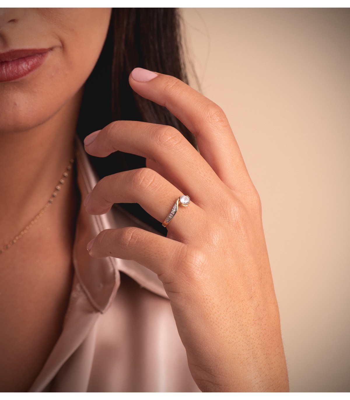 anillo de compromiso dissole en oro bicolor de 18 kilates