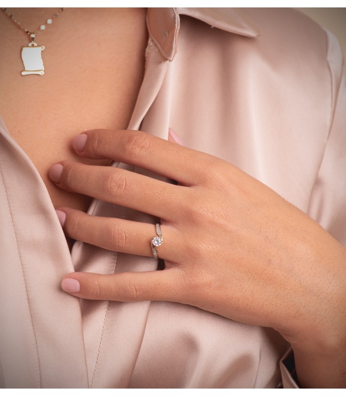 anillo de compromiso dissole en oro bicolor de 18 kilates