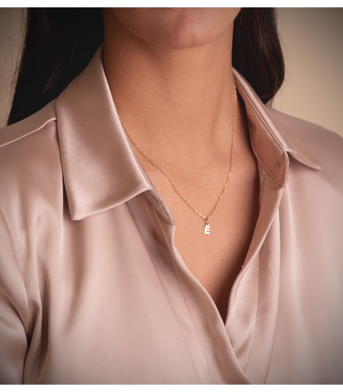 Initiale E Pendentif or 750. Lettre, prénom, nom, colliers avec initiales.