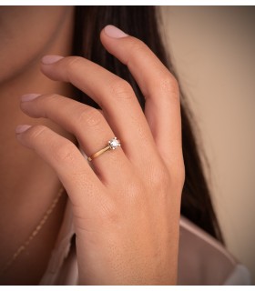 Anello di fidanzamento Georgina | Anello da donna in oro giallo 18 Kt, ideale proposta di matrimonio