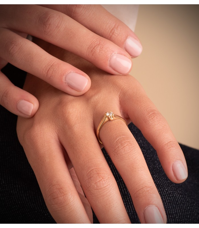 Verlobungsring 18K Gold mit Zirkonia • Juwelier ALDA, Modell SALONIA 4 Krappen