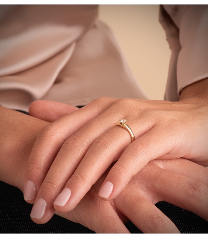 anillo de compromiso en oro amarillo para mujer salonia