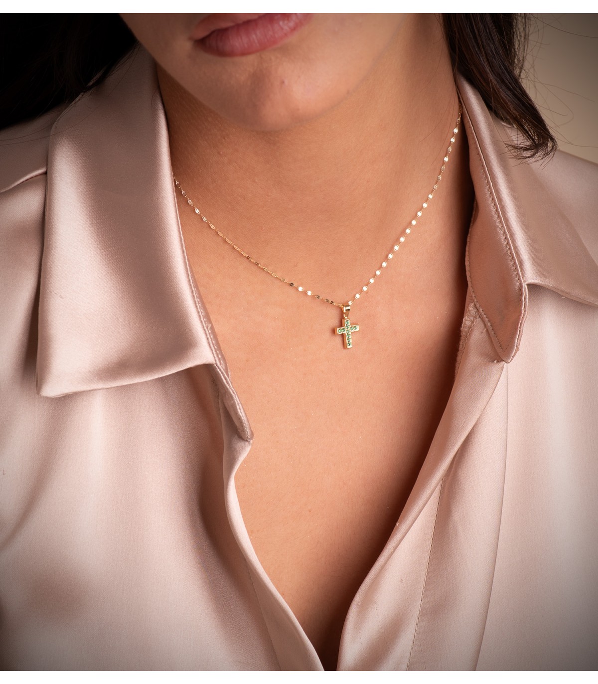 Cruz con piedras verdes Oro 18K, colgante con circonitas de colores, ideal mujer o Comunión.