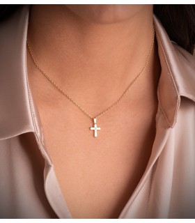 Croce in oro con forma arrotondata e cava 14 mm - Croci in oro 18 carati per battesimi e comunioni.