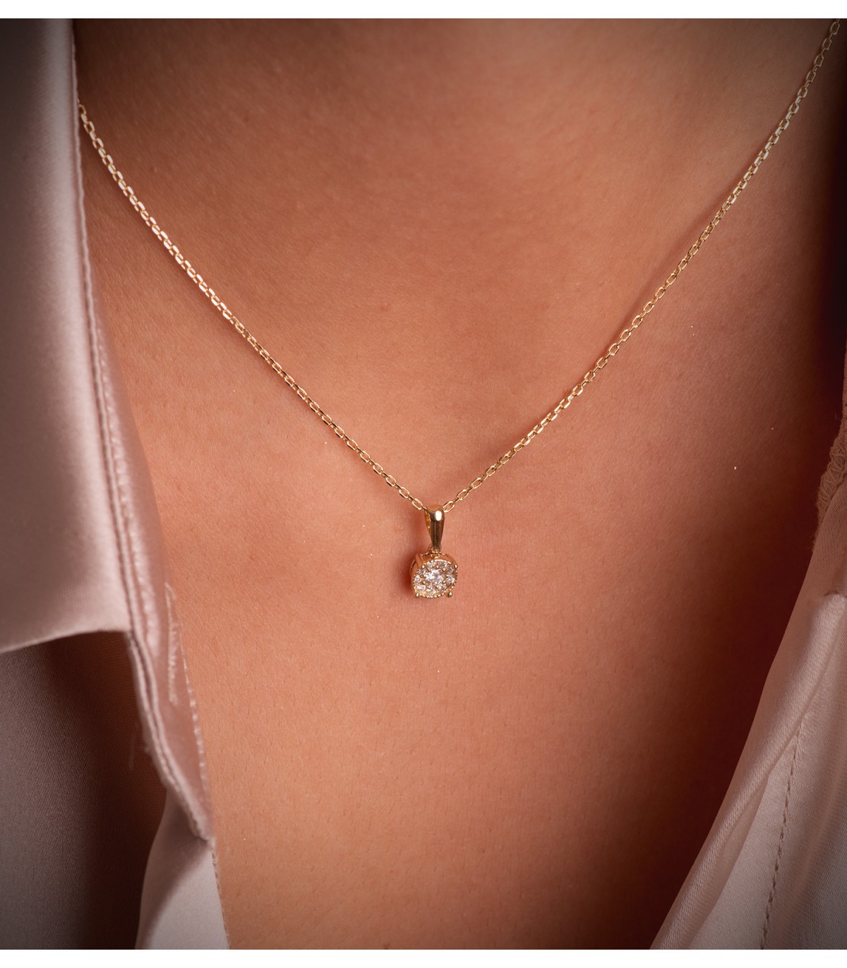 Colgante con Diamantes cuajo 0.180 Qtes. oro 18K | collar  diamantes mujer