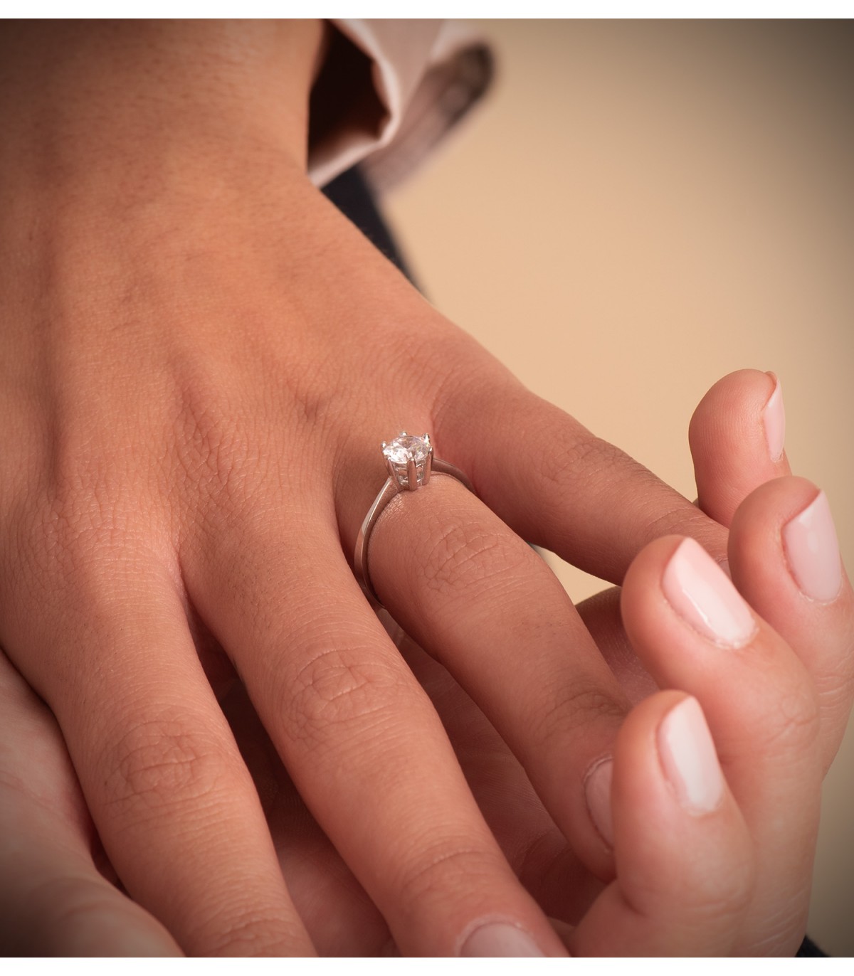 Anello Solitario Sannia Oro bianco 18 Kt