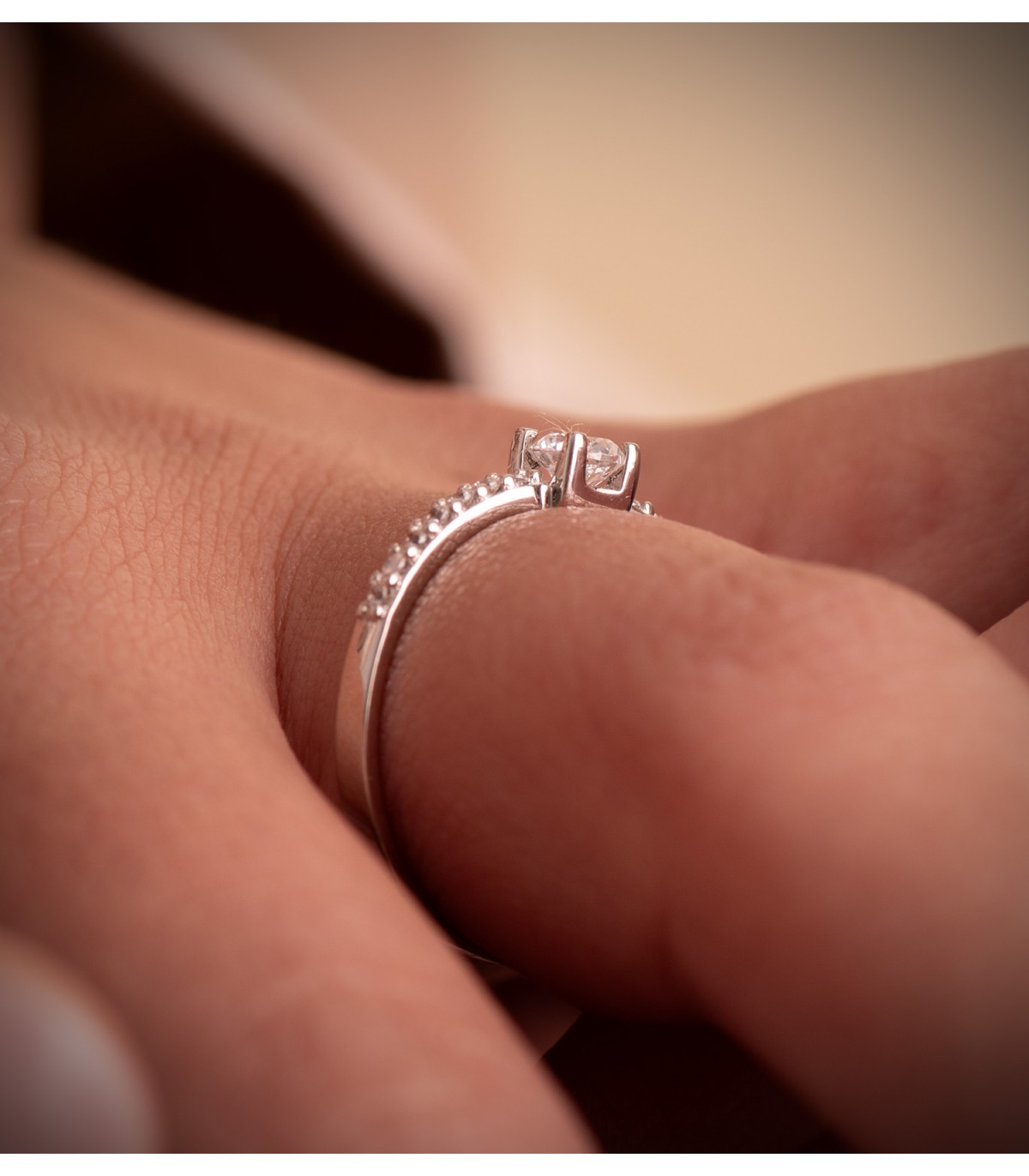 Anello Solitario Brydale oro bianco 18 Kt