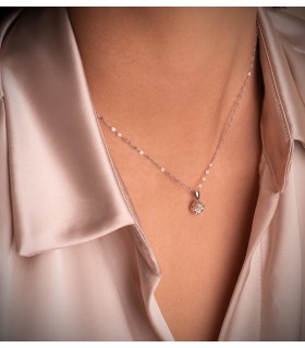 Colgante cuajo con diamantes, modelo Indira en oro blanco 18 kilates.