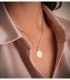 Médaille catholique en or jaune 750 avec revers lisse à graver, idéale pour femme et Baptême.