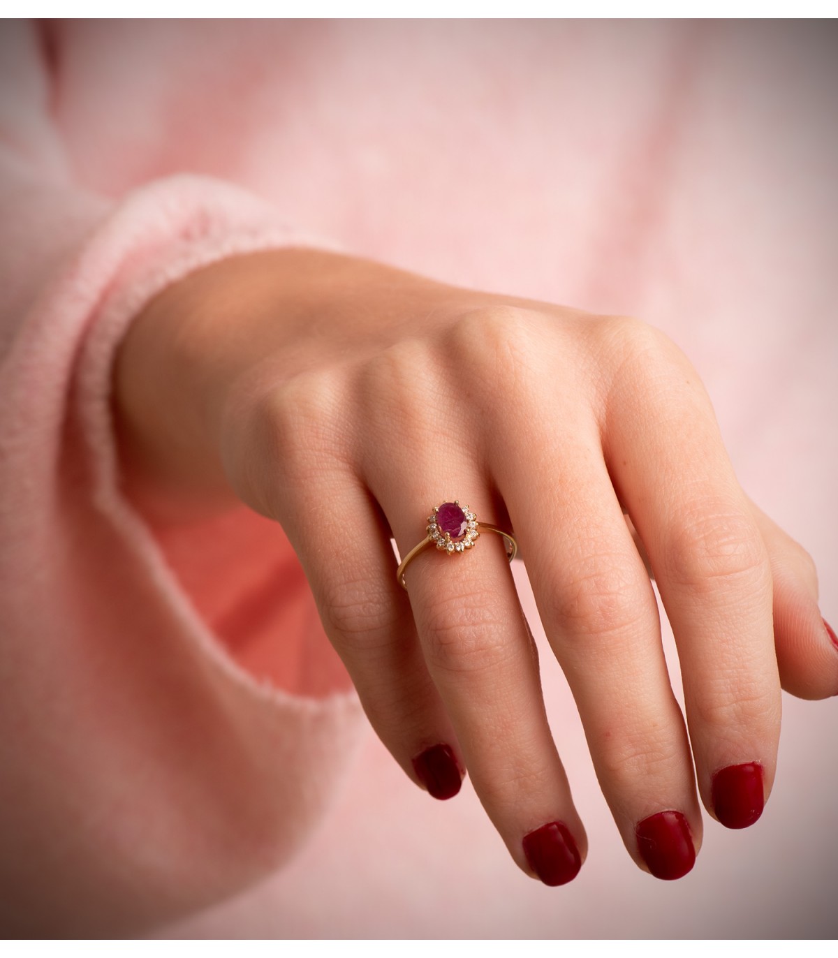 Anillo diamantes y piedra preciosa Rubí, Jasmin colección boda y compromiso.