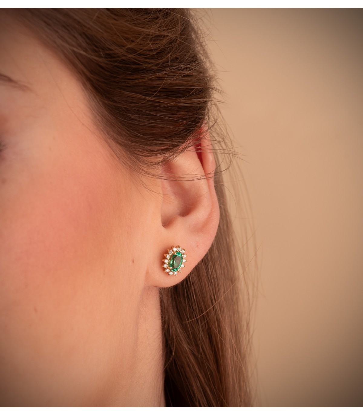 Pendientes Jasmin Esmeralda Oro Amarillo 18K. Pendientes novia de diamantes y piedras preciosas.