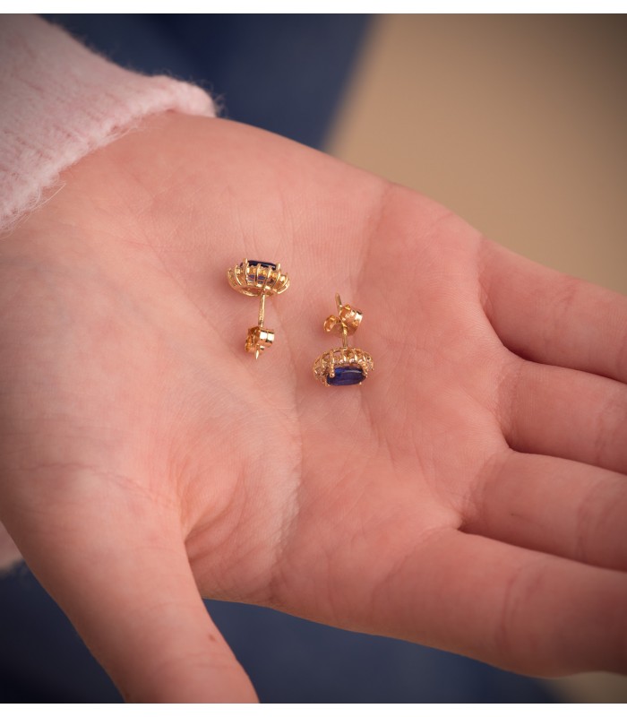 Boucles D'oreilles Jasmin Saphir et Diamants Or Jaune 18K .  Boucles d'oreilles de mariage en diamants et pierres précieuses.