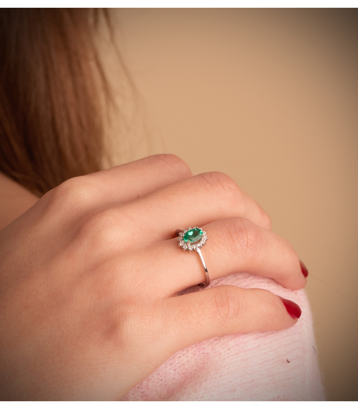 Anillo Jasmin 0.14 Qtes.18 Ktes Esmeralda 0.39 Q | joyería fina, piedras preciosas y diamantes