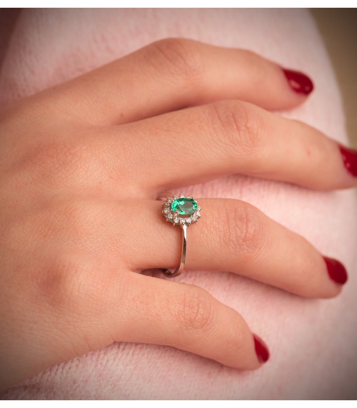 Anillo Jasmin 0.14 Qtes.18 Ktes Esmeralda 0.39 Q | joyería fina, piedras preciosas y diamantes