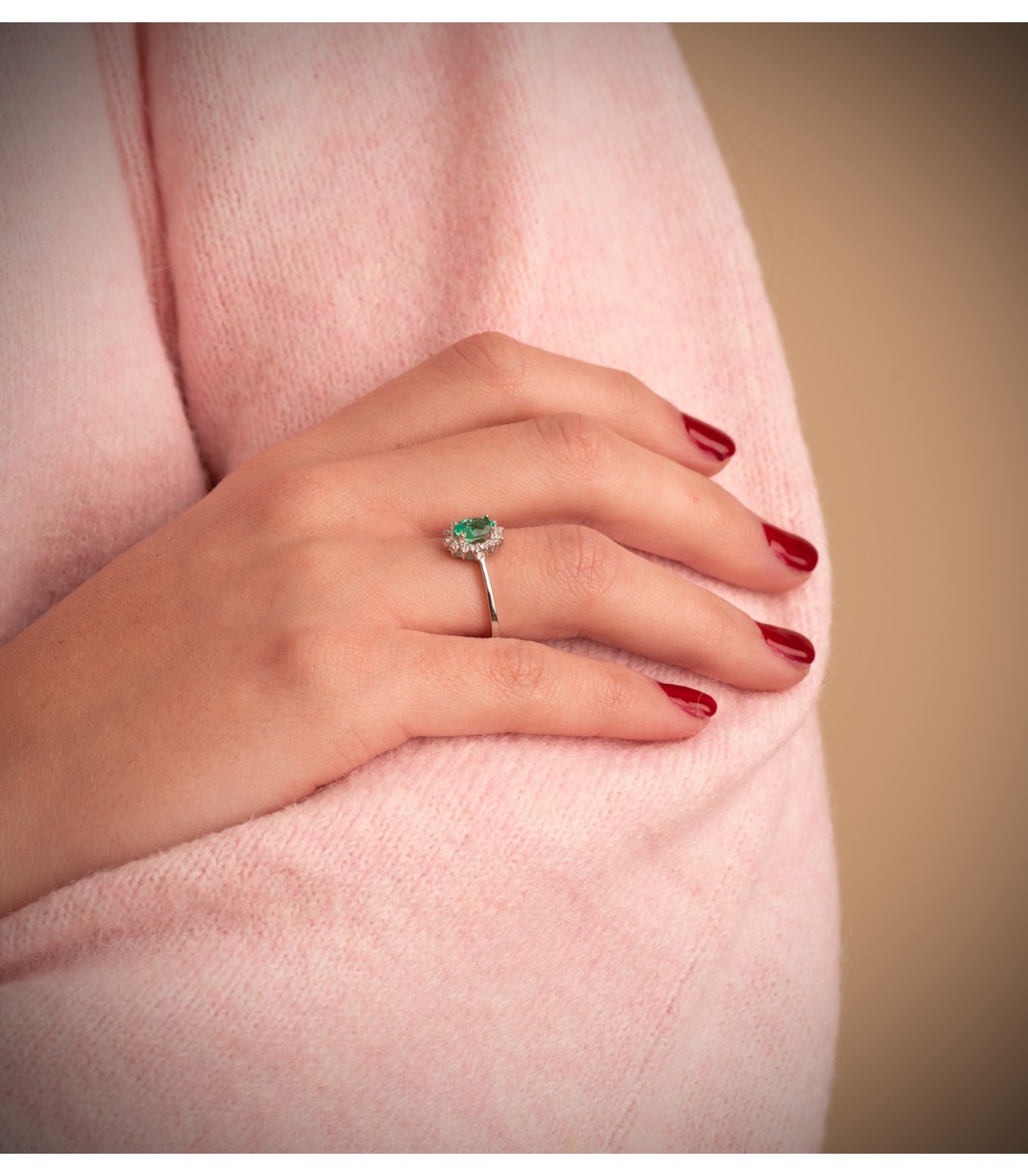 Anillo Jasmin 0.14 Qtes.18 Ktes Esmeralda 0.39 Q | joyería fina, piedras preciosas y diamantes
