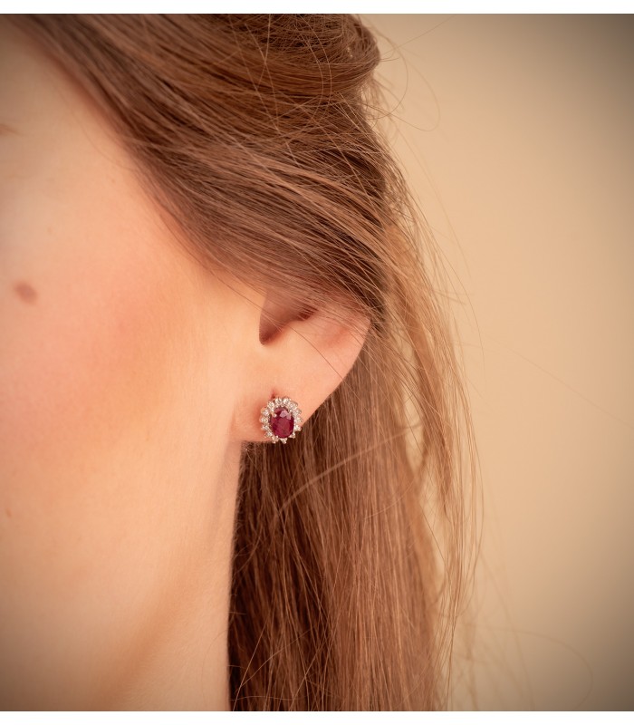 Pendientes Jasmin rubí oro amarillo 18 Ktes. Pendientes de novia con diamantes y rubíes oro blanco 18 kilates.
