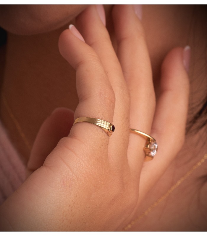 Sello Shoko oro 18K piedra roja. Sellos para bebé y anillos para el dedo meñique de mujer.