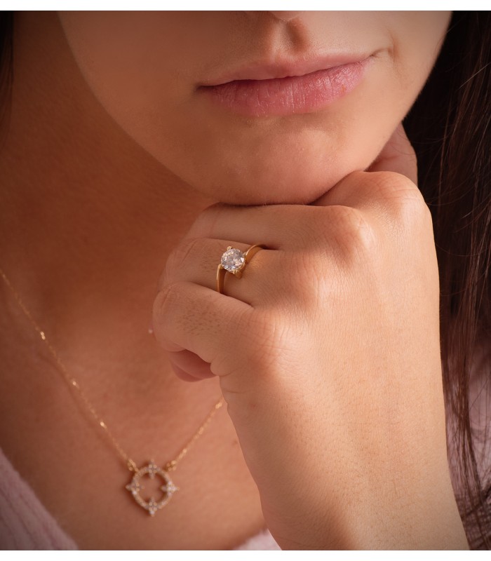 anillo de pedida en oro amarillo cora con piedra