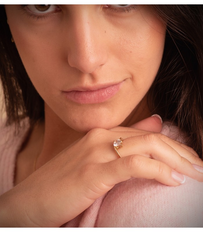 anillo de pedida en oro amarillo cora con piedra
