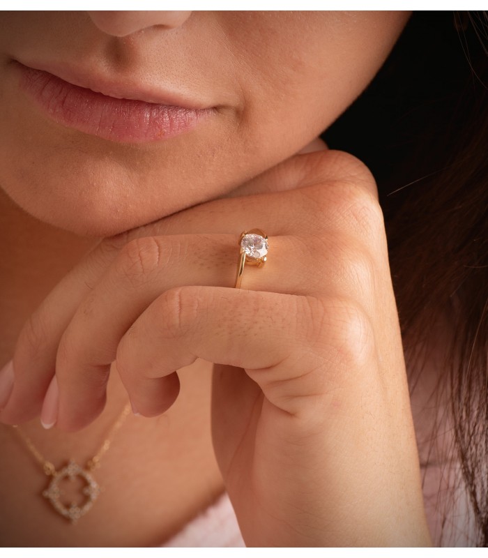 anillo de pedida en oro amarillo cora con piedra