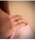 Bague en or jaune ornée d'émeraudes et de diamant. Bagues avec diamants pour femmes.