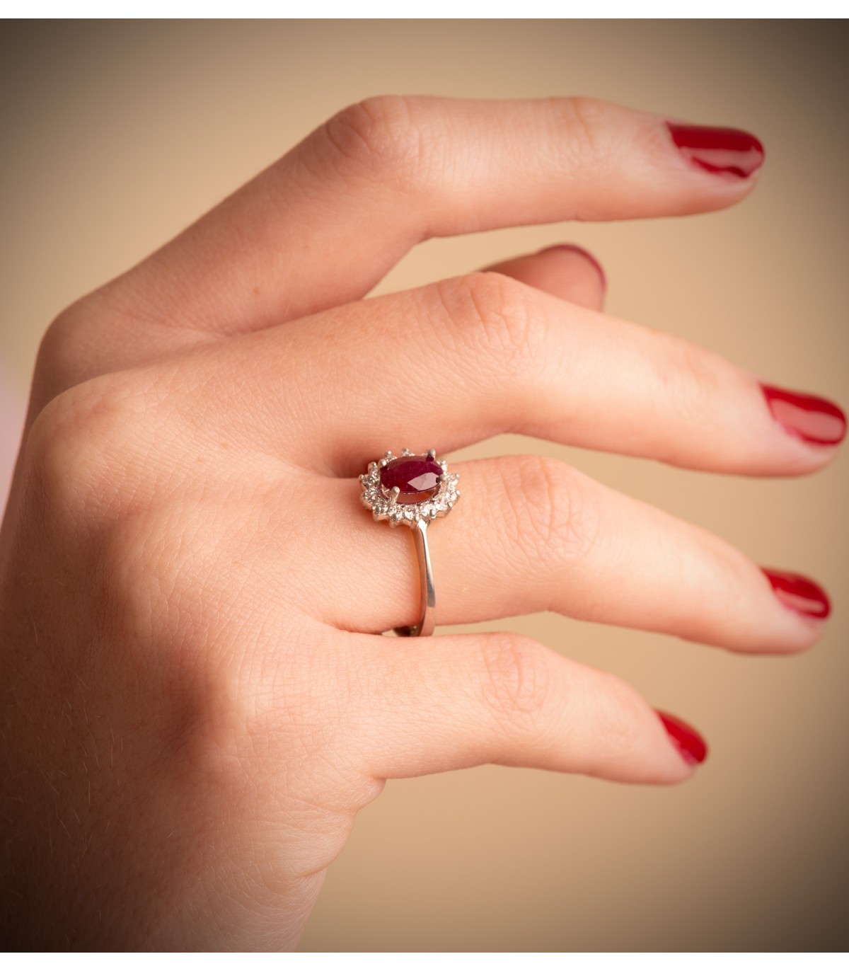 Bague solitaire en or blanc. Bague pour femme. Acheter bagues en ligne.