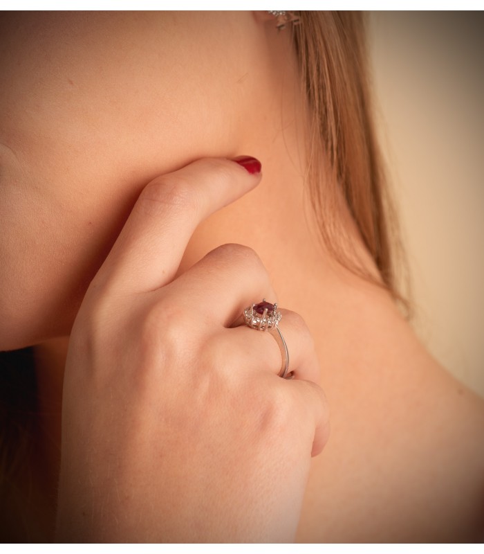 Bague solitaire en or blanc. Bague pour femme. Acheter bagues en ligne.