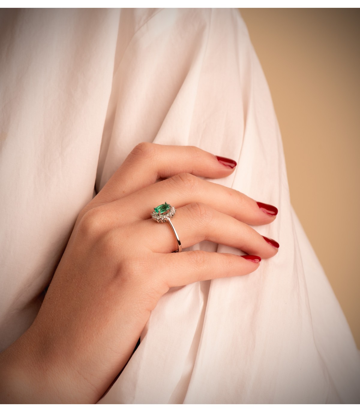 Anello Sybil Oro bianco 18kt Smeraldo e diamanti