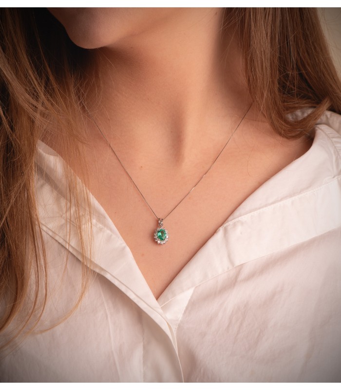 Colgantes de mujer con piedras preciosas. Colgantes con esmeralda y diamantes. Piedra esmeralda colombiana.