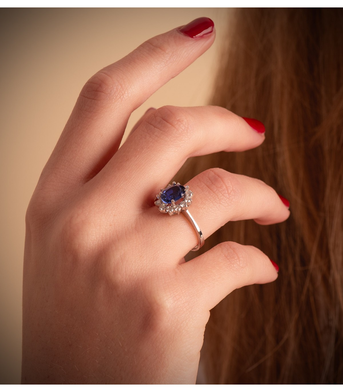 Bague en or blanc 18 carats pour femme. Modèle Eowyn Saphir et diamants. Bague or blanc.