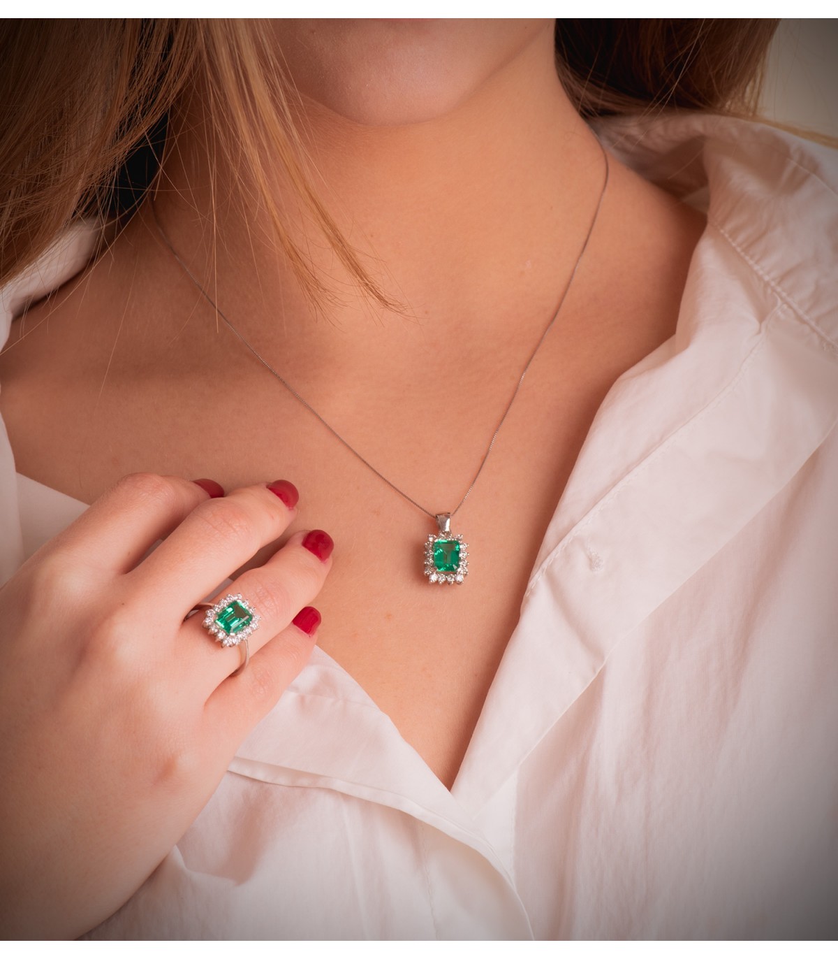 Ciondolo Carrie oro 18kt smeraldo e diamanti