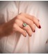 Anillo Carrie Oro 18K Esmeralda y Diamantes. Anillo de pedida con piedra preciosa.