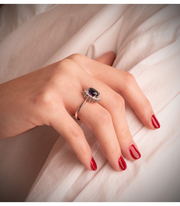 Bague en or blanc Galadriel avec saphir 2.47 carats et diamants 0.520 carats. Haute joaillerie.