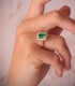 Anillo de Esmeralda y Diamantes. Anillo de pedida para mujer con piedra preciosa.
