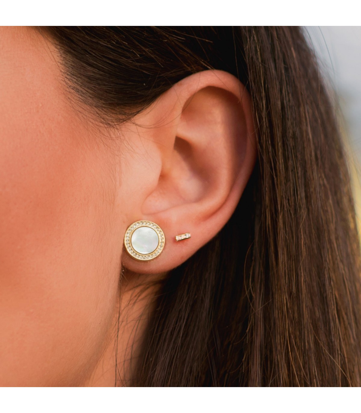 Orecchini tondi con madreperla - Judy oro giallo 18kt 12 mm | gioielli donna