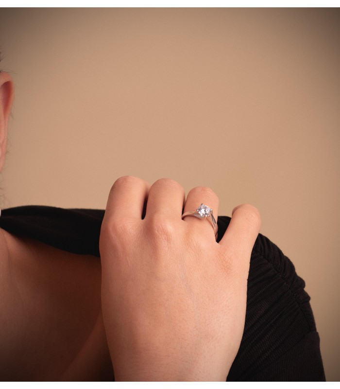 anillo de compromiso claire en oro blanco para novia