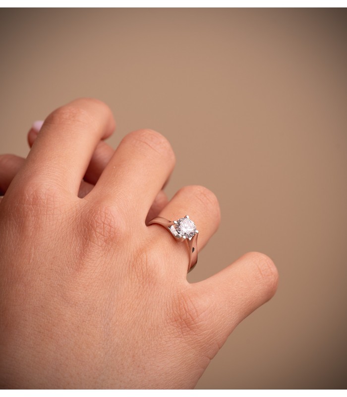 anillo de compromiso claire en oro blanco para novia