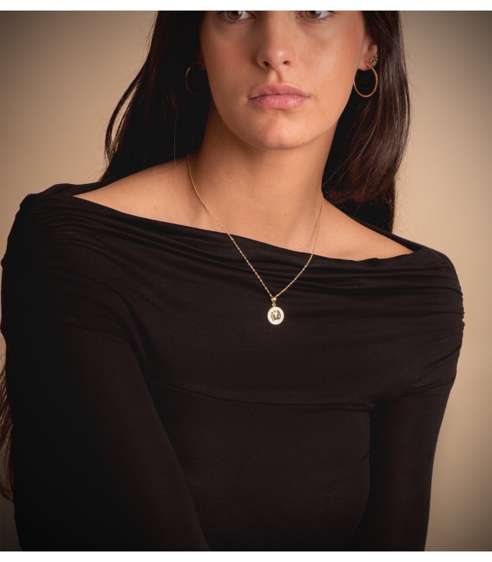 Ciondolo in oro 18 k Medusa 15 mm con Greca. Ciondoli da donna, regalo unico, gioielli online.