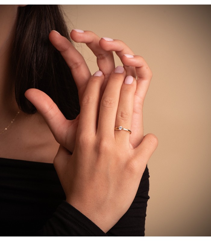 anillo de compromiso en oro amarillo isabelle para mujer
