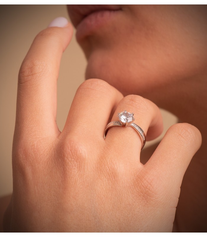 Verlobungsring Weißgold 750, weißer Zirkonia, Brillantschliff, ca. Ø 7 mm