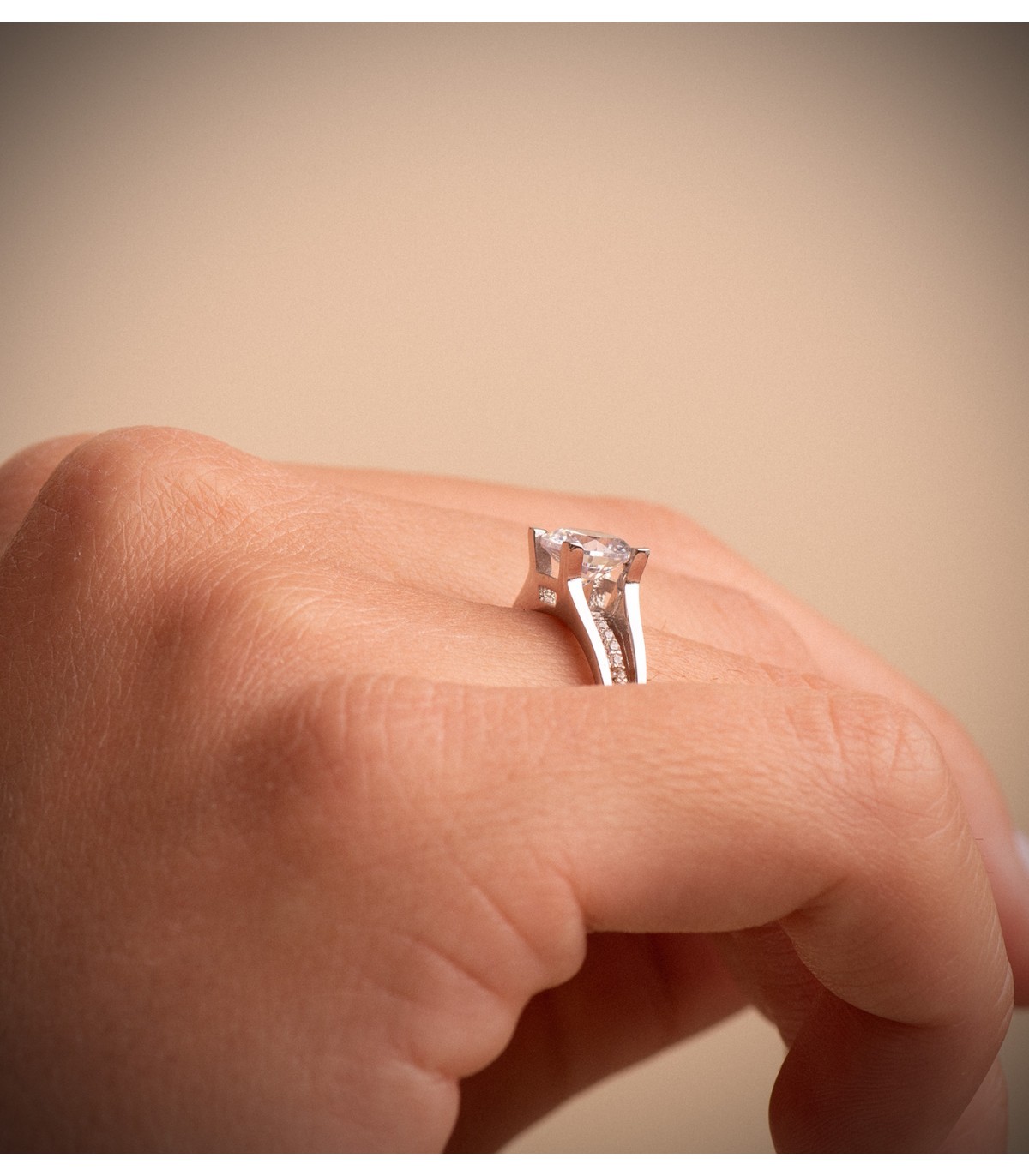 Anello Solitario Andrea oro bianco 18 Kt, triple gambo  | Anelli da donna proposta di matrimonio