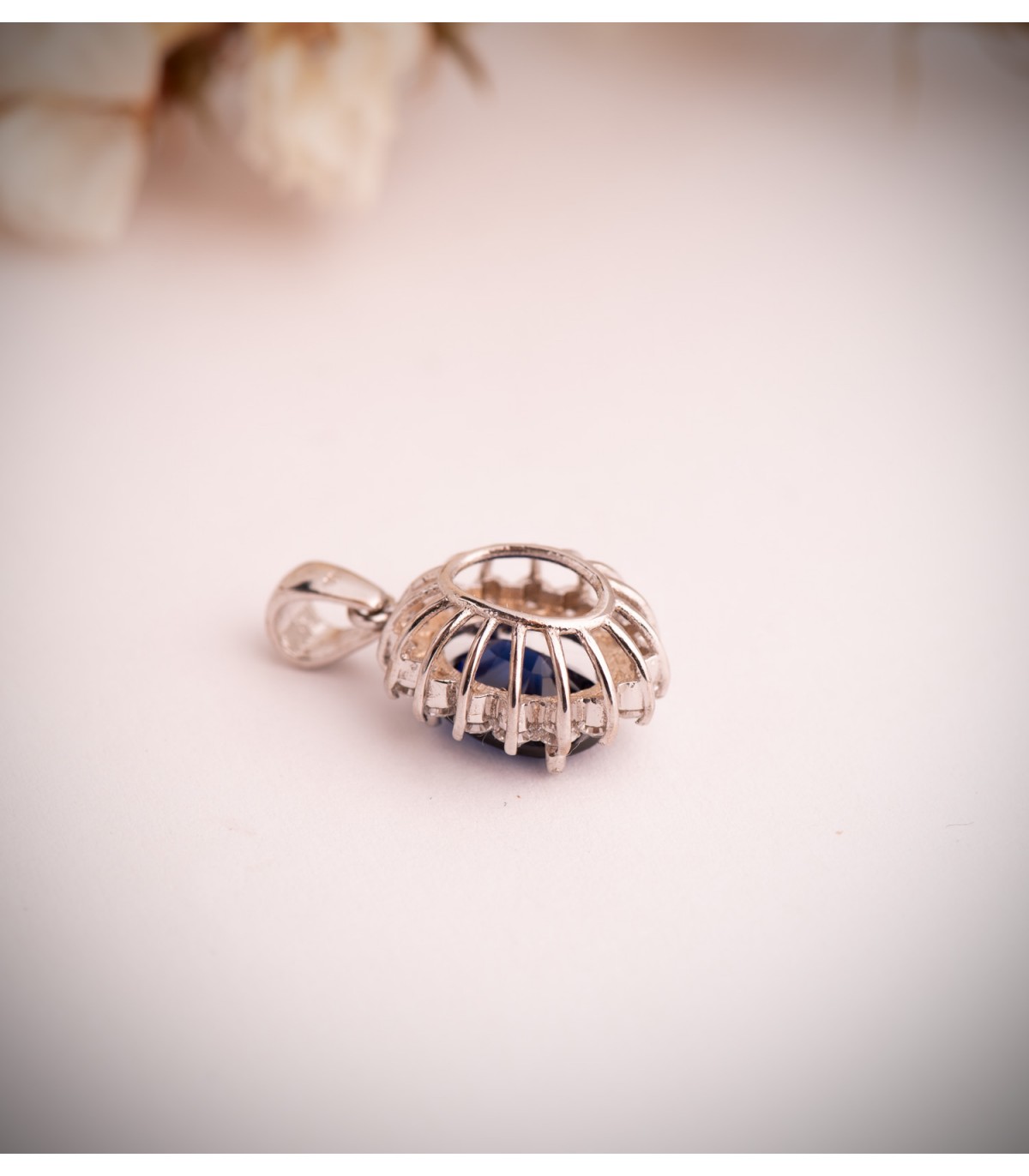 Colgante Galadriel OB 18K Zafiro 2.47 Q Diamantes 0.42 Q