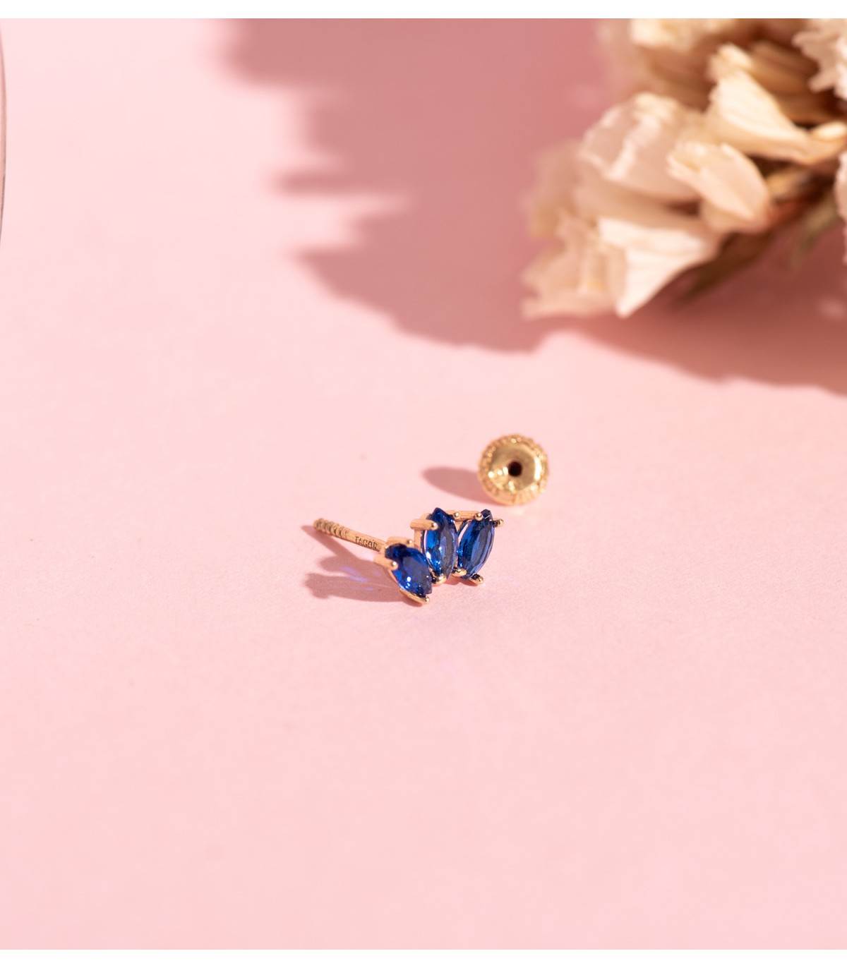 Piercing orecchio con pietre colorate blu Ara | Orecchini lobo e piercings donna in oro 9k.