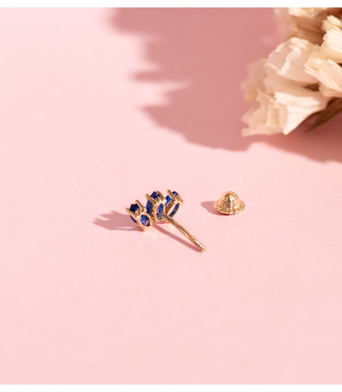 Piercing orecchio con pietre colorate blu Ara | Orecchini lobo e piercings donna in oro 9k.