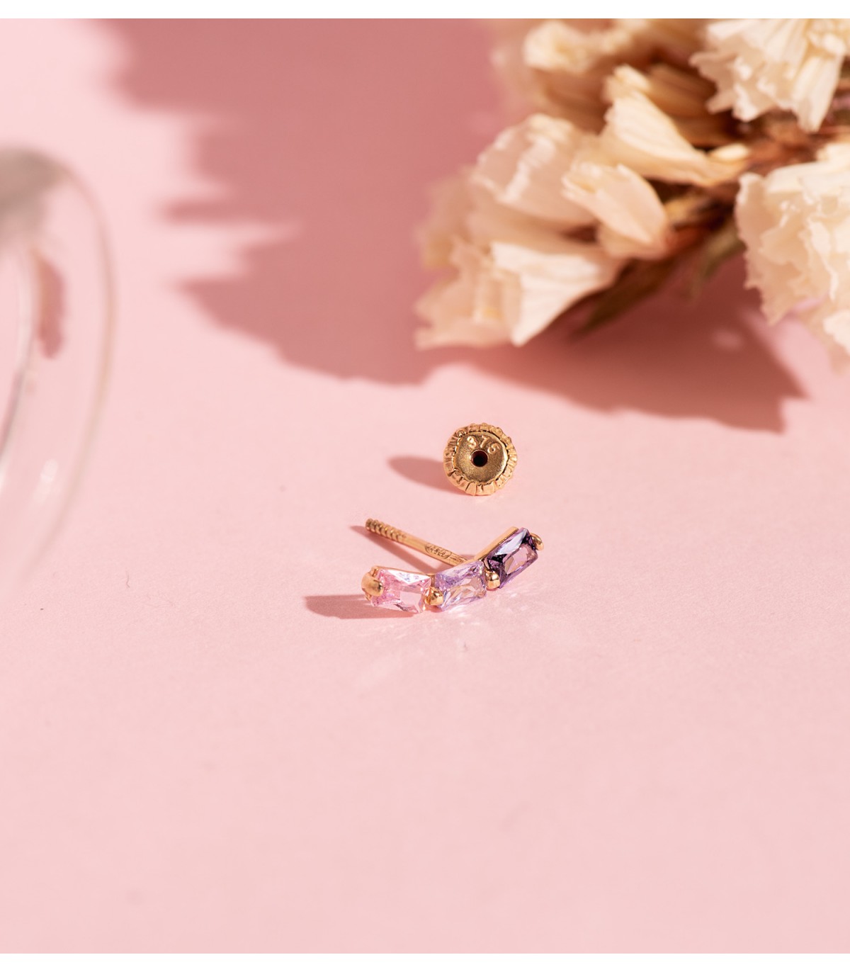 Piercing orecchio con pietre colorate viola e rosa | Orecchini lobo e piercings donna in oro 9k.