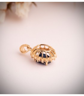 Ciondolo con pietra preziosa zaffiro e diamanti. Gioielli da sposa. Modello Galadriel, oro giallo 18 kt.