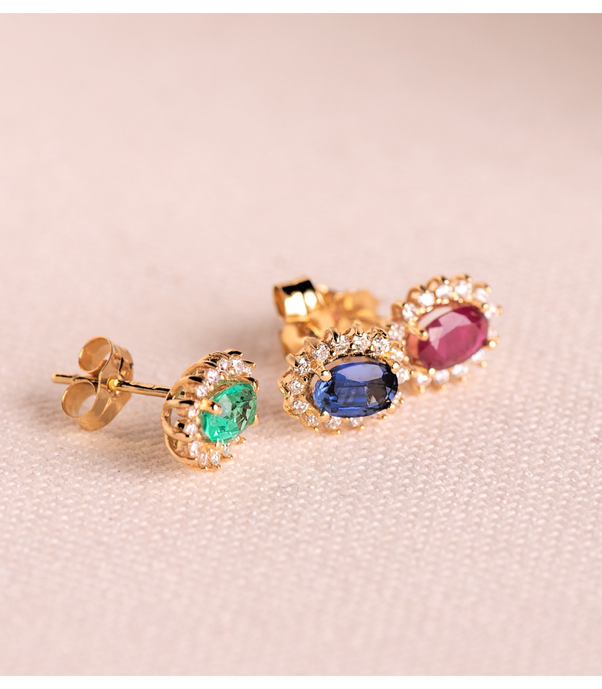 Boucles d'oreilles Jasmin Émeraudes et Diamants Or Jaune 18K. Boucles d'oreilles de mariage en diamants et pierres précieuses.