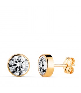 Pendientes Noly Oro amarillo 18K, chatones con circonitas 7mm, engaste bisel y cierre presión.
