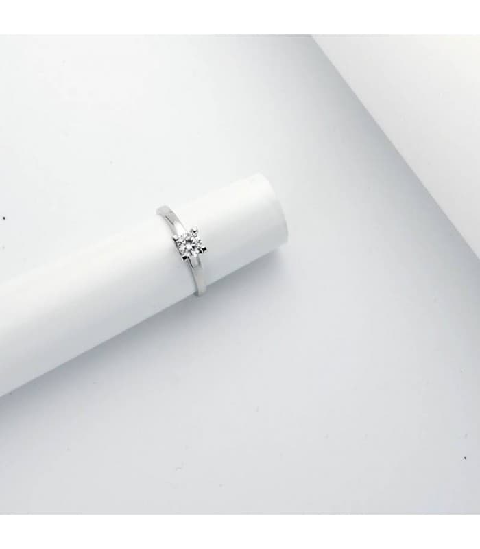 Anello di fidanzamento Georgina | Anello da donna in oro bianco 18 Kt, ideale proposta di matrimonio